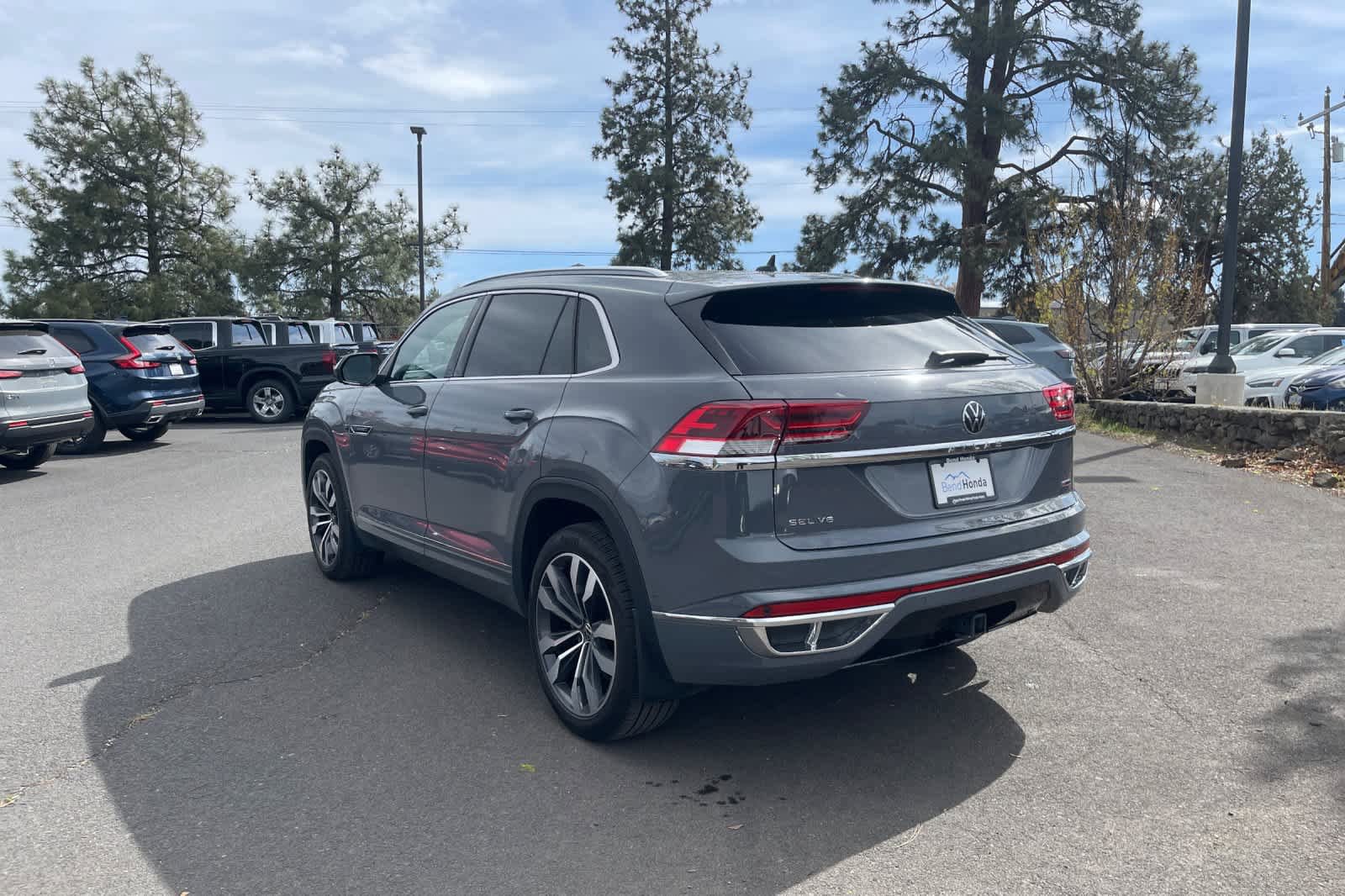 Used 2021 Volkswagen Atlas Cross Sport SEL Premium R-Line video 3