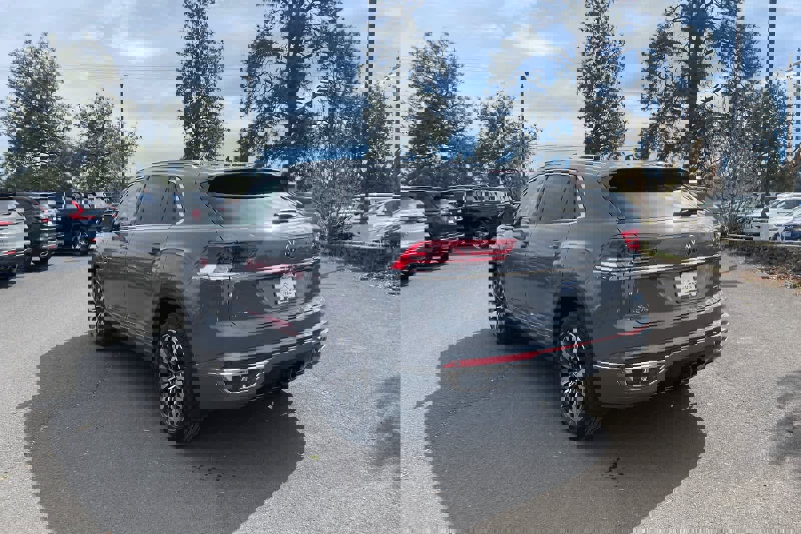 Used 2021 Volkswagen Atlas Cross Sport SEL Premium R-Line image 3