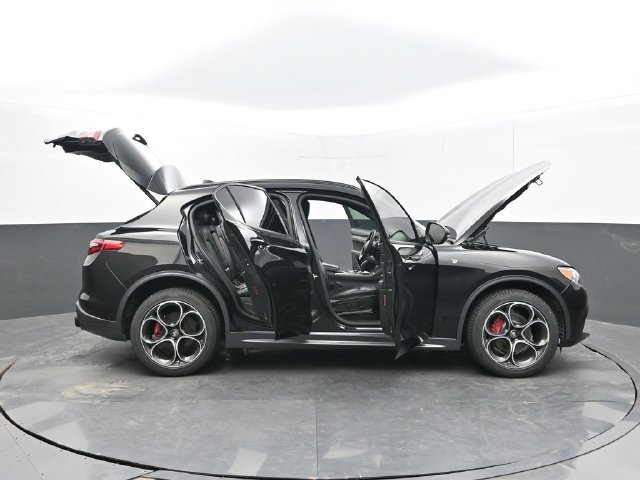 Used 2022 Alfa Romeo Stelvio Ti w/ Active Assist Plus Package AWD/4WD image 63