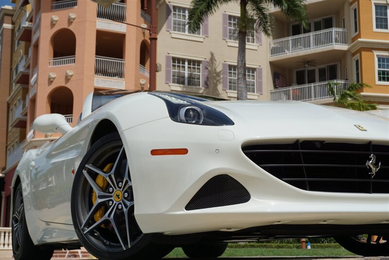 Used 2017 Ferrari California T RWD image 25