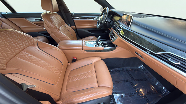 Used 2021 BMW 750i xDrive w/ Luxury Rear Seating Package AWD/4WD image 23