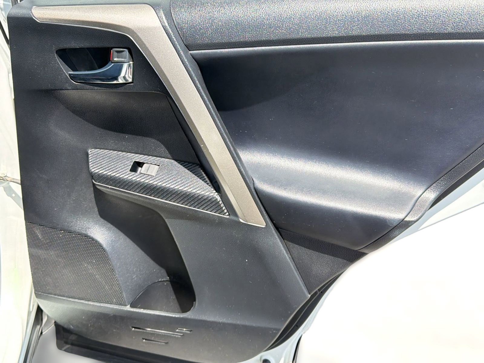 Used 2015 Toyota RAV4 Limited FWD image 20