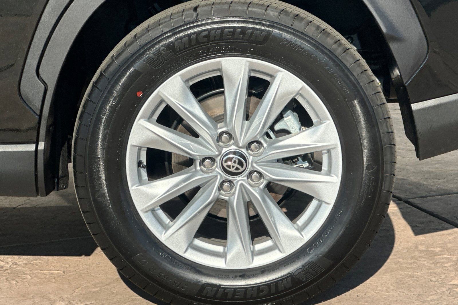 Certified 2026 Toyota Corolla Cross LE image 33