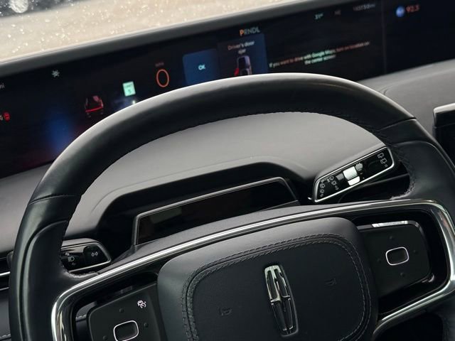 Used 2025 Lincoln Nautilus Reserve image 12