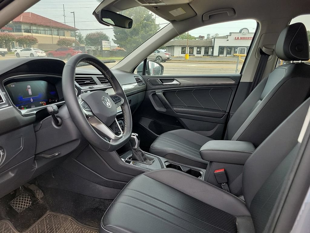 Used 2024 Volkswagen Tiguan SE FWD image 13