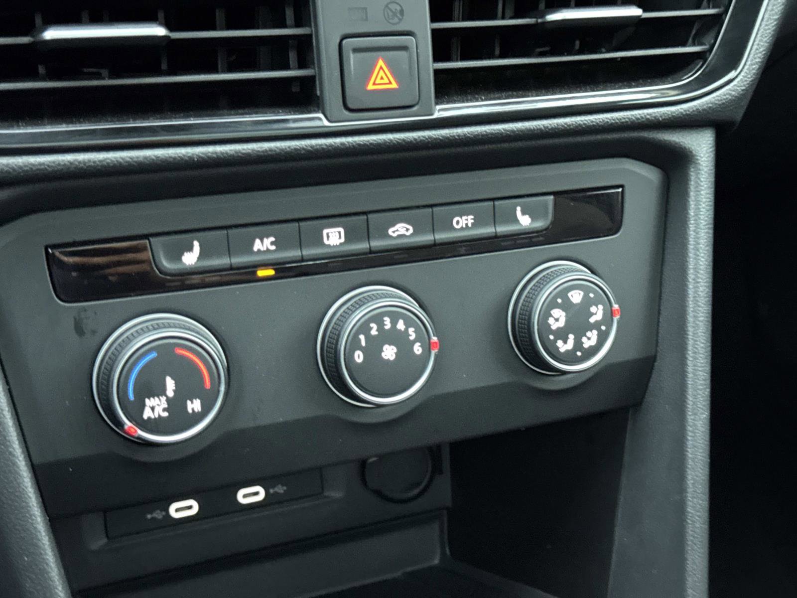 Certified 2022 Volkswagen Taos SE w/ Panoramic Sunroof Package image 24