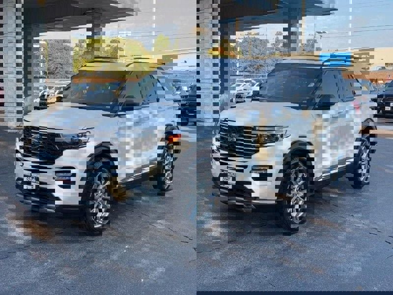 Used 2021 Ford Explorer XLT w/ Equipment Group 202A image 8