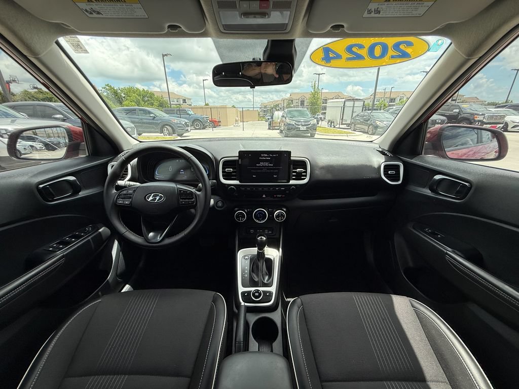 Used 2024 Hyundai Venue Limited FWD image 18