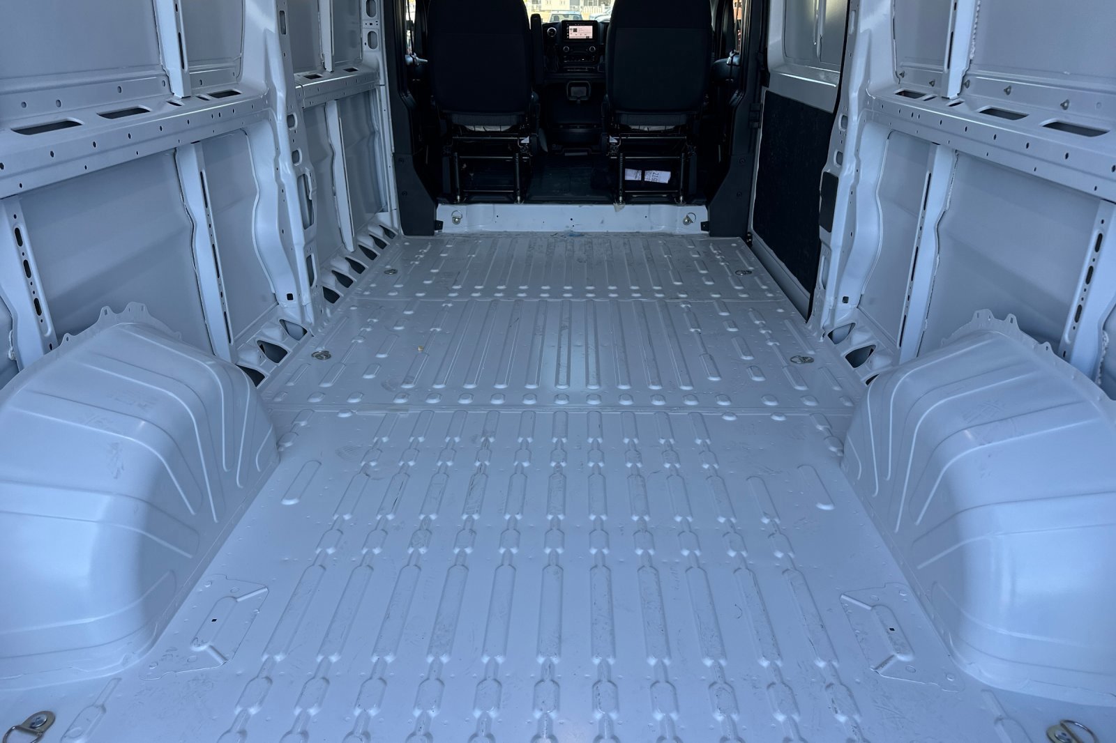 New 2025 RAM ProMaster 2500 w/ Convenience Group FWD image 15