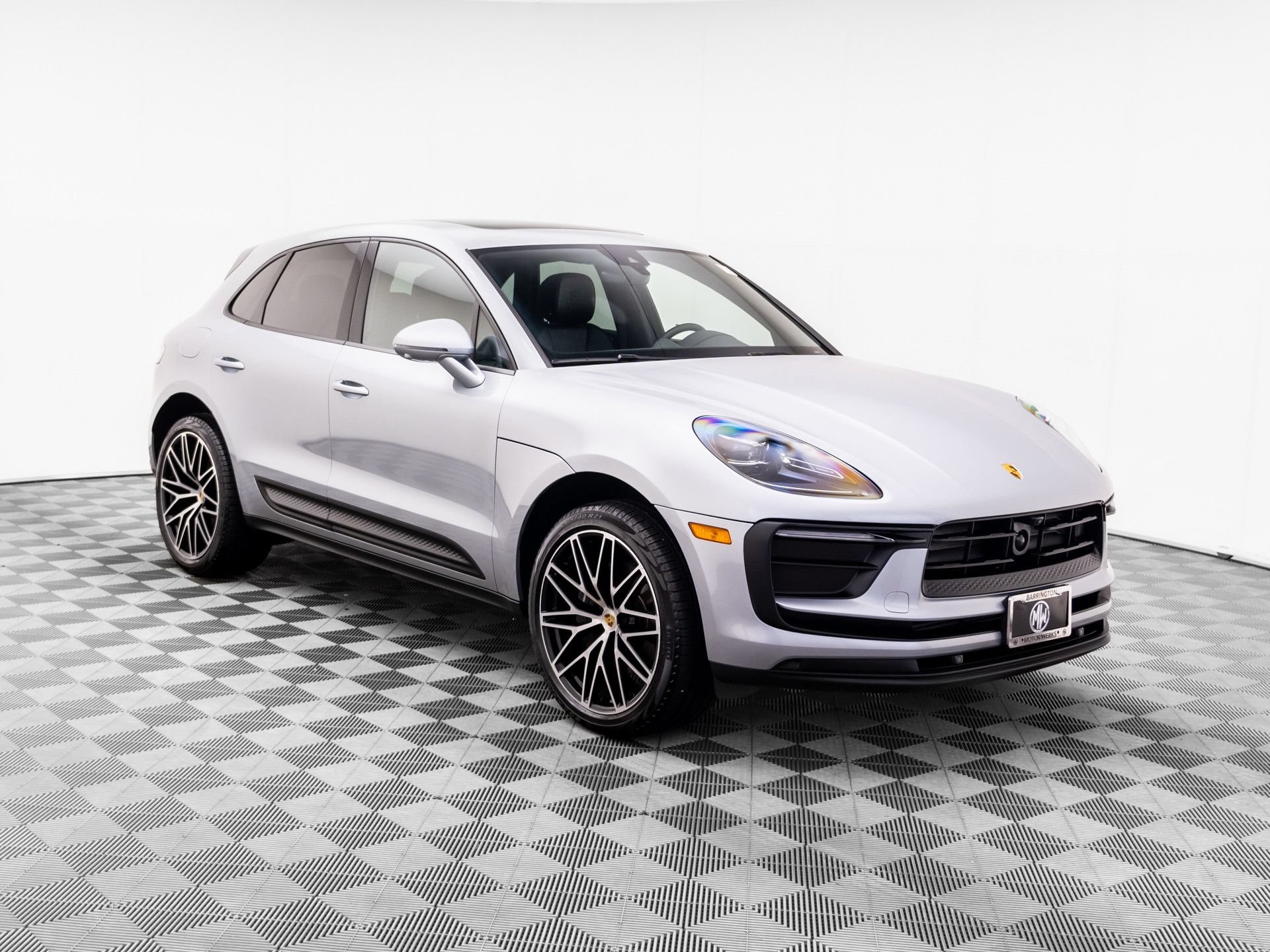 Certified 2026 Porsche Macan AWD/4WD image 6
