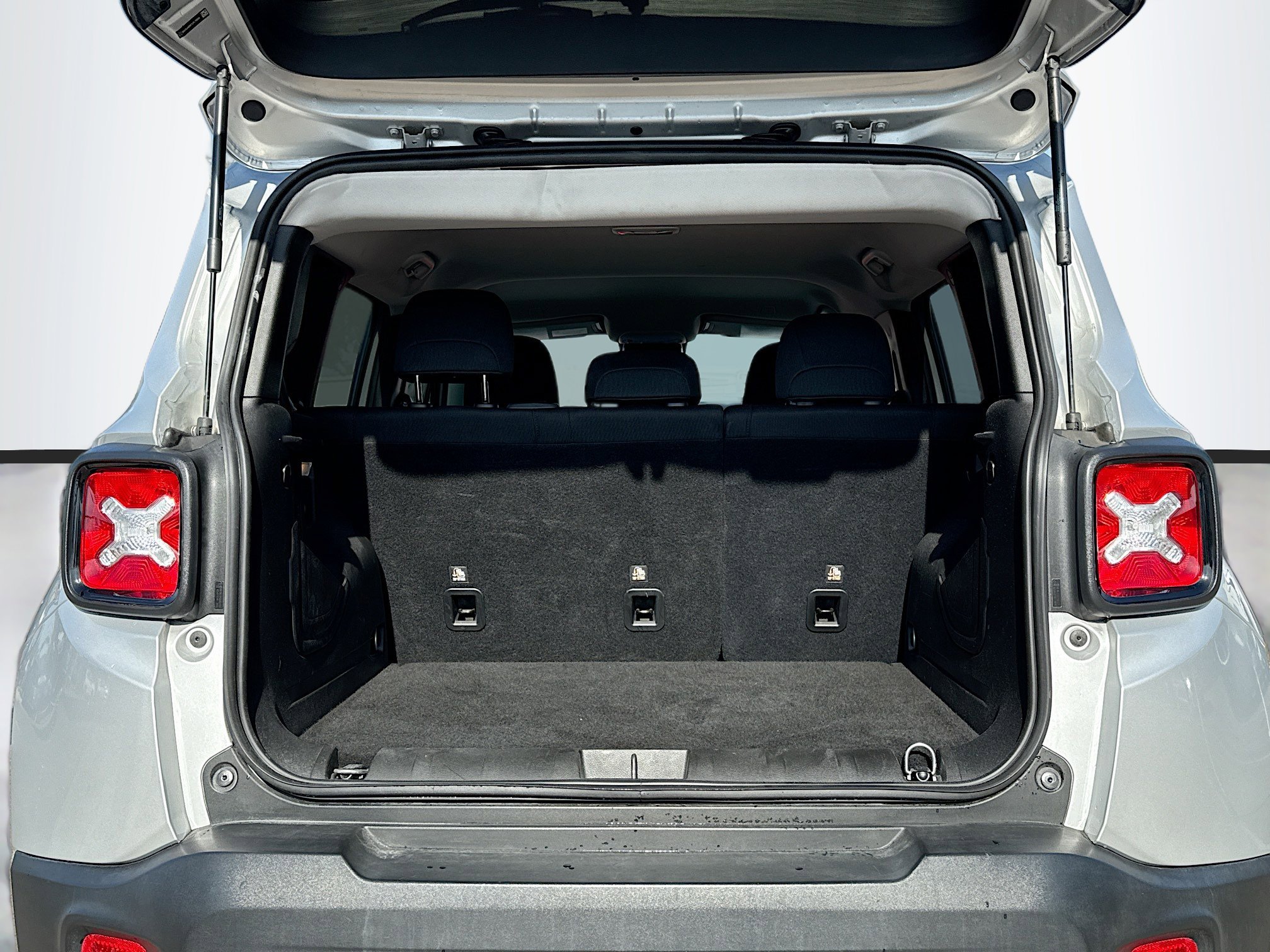 Used 2020 Jeep Renegade Latitude image 12