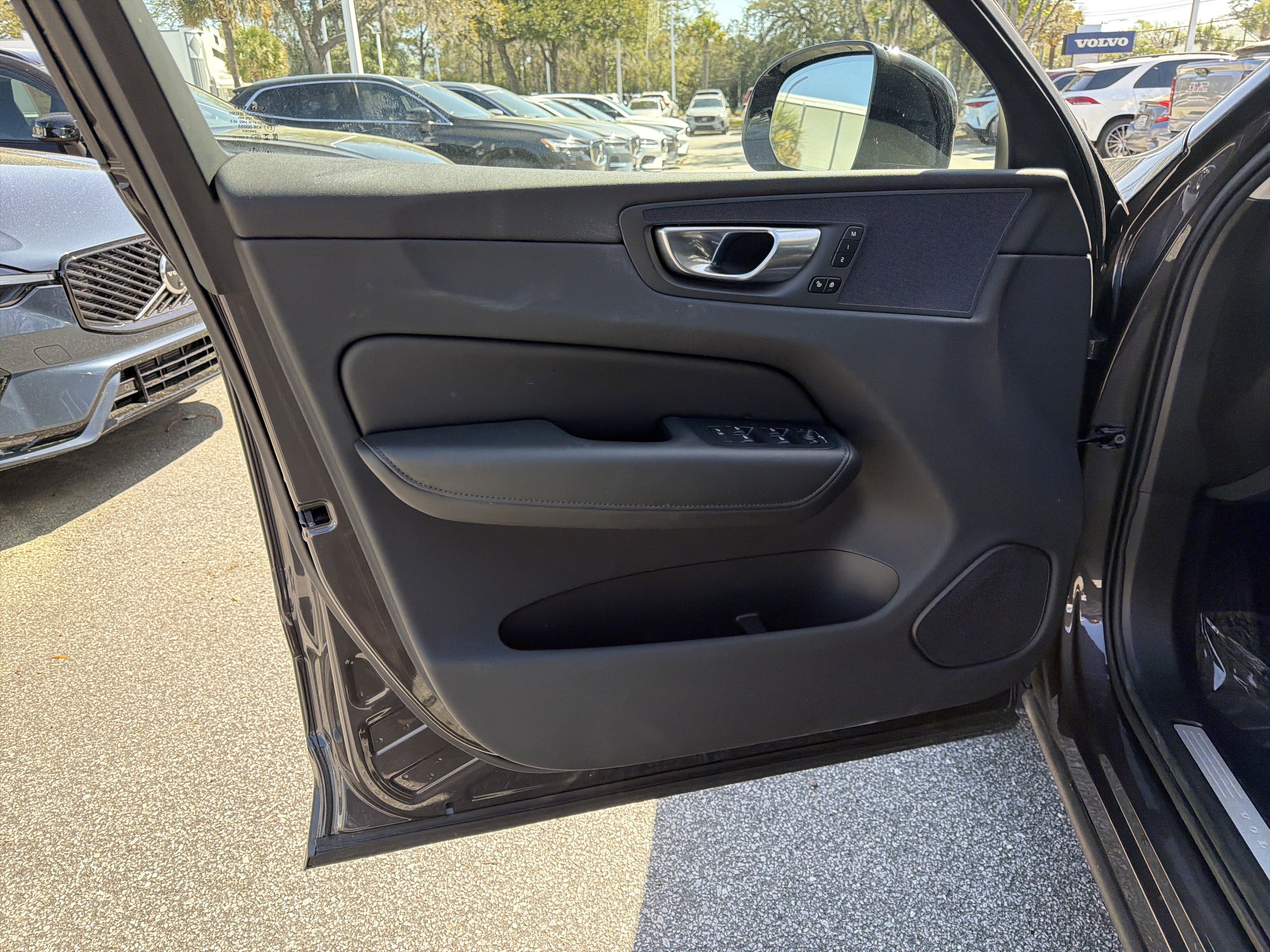 Certified 2025 Volvo XC60 B5 Plus image 15