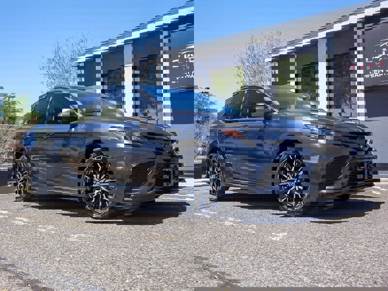 Used 2021 Toyota Camry SE image 1