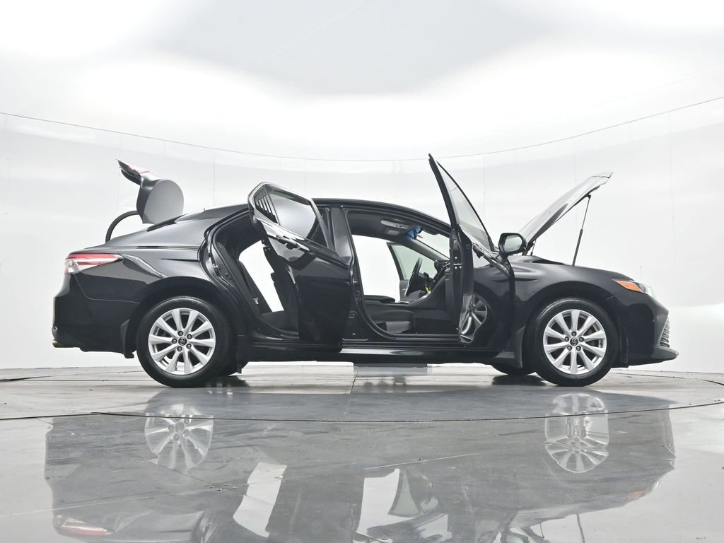 Used 2019 Toyota Camry LE image 45