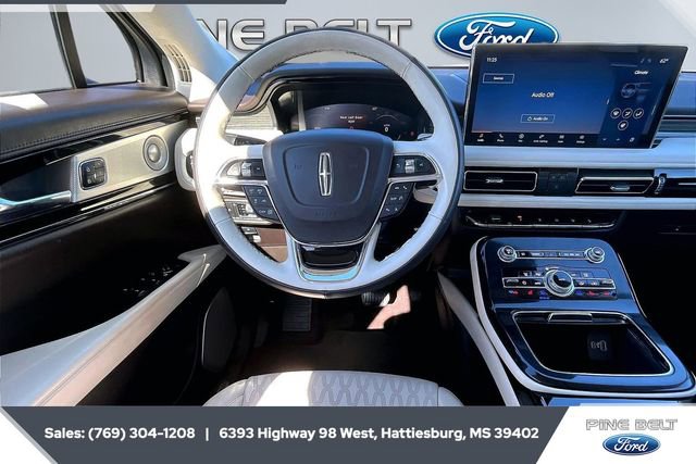 Used 2022 Lincoln Nautilus Black Label w/ Class II Trailer Tow Package image 5