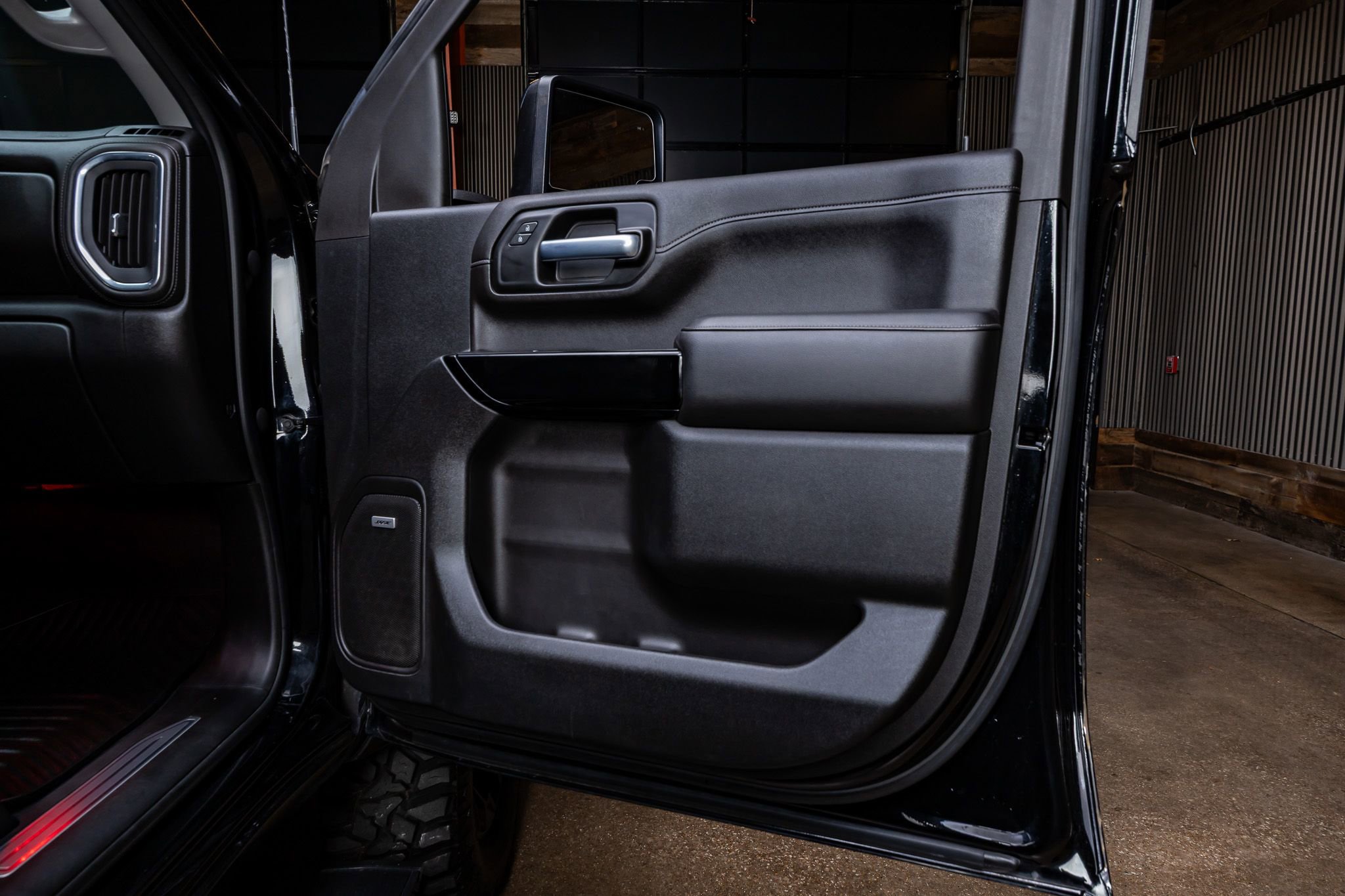 Used 2020 Chevrolet Silverado 2500 LTZ w/ LTZ Premium Package image 33