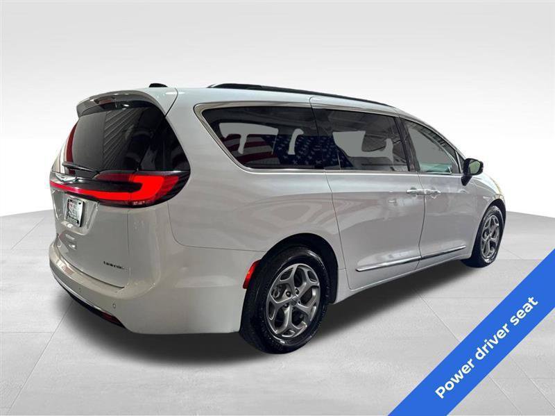 Used 2023 Chrysler Pacifica Limited FWD image 5