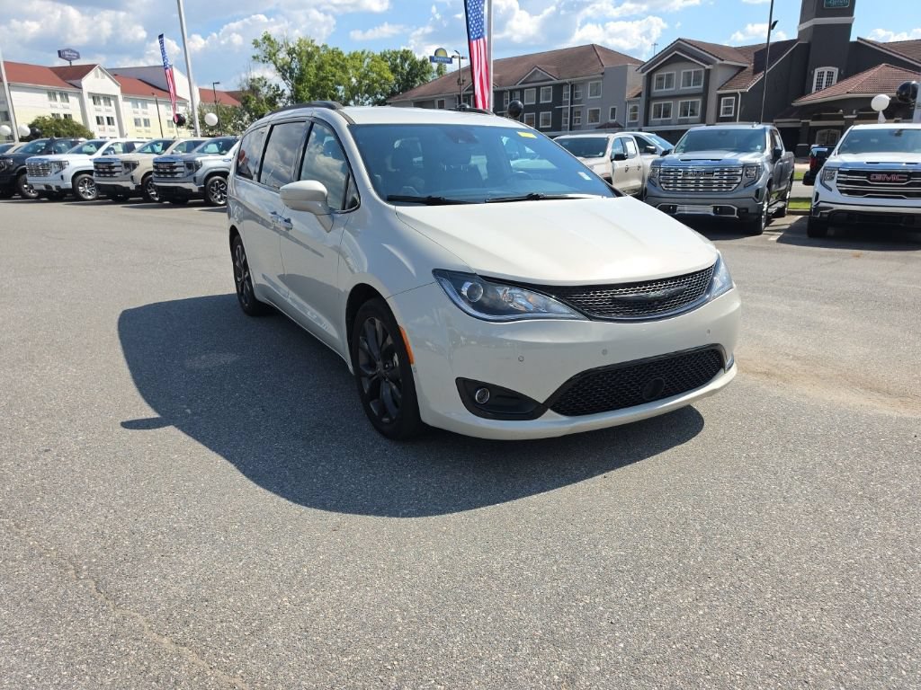 Used 2020 Chrysler Pacifica Touring-L w/ Advanced Safetytec Group