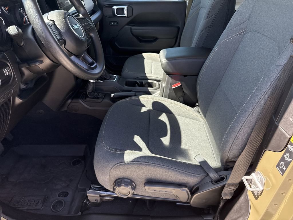 Used 2025 Jeep Wrangler Sport image 12