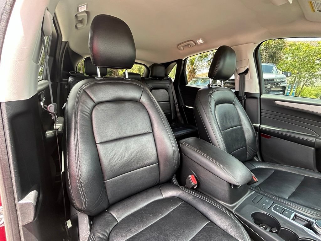 Used 2021 Ford Escape SE w/ SE Sport Appearance Package FWD image 27