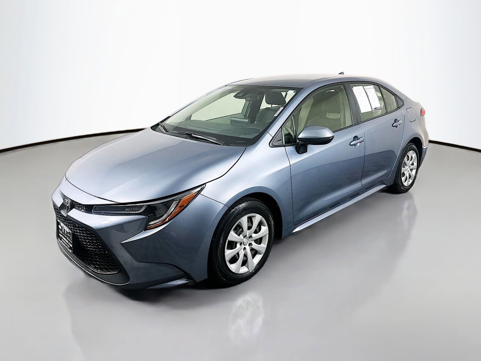 Used 2022 Toyota Corolla LE FWD image 3