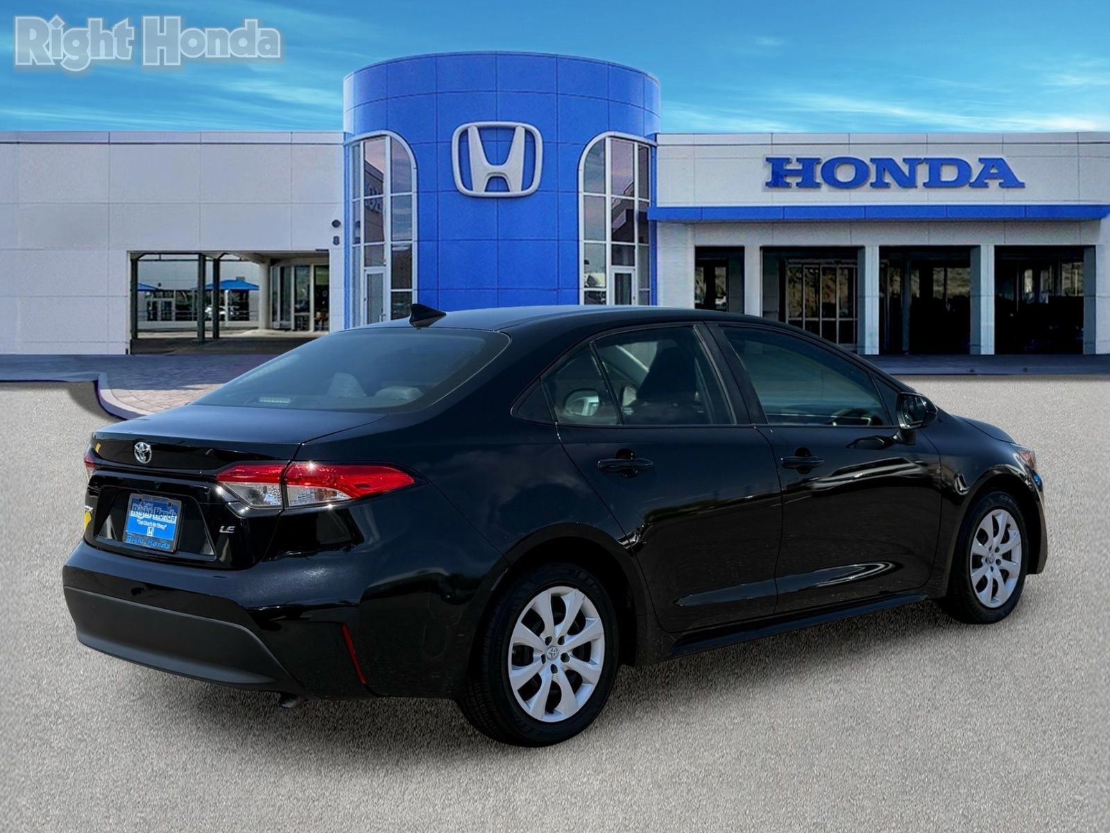 Used 2024 Toyota Corolla LE FWD image 8