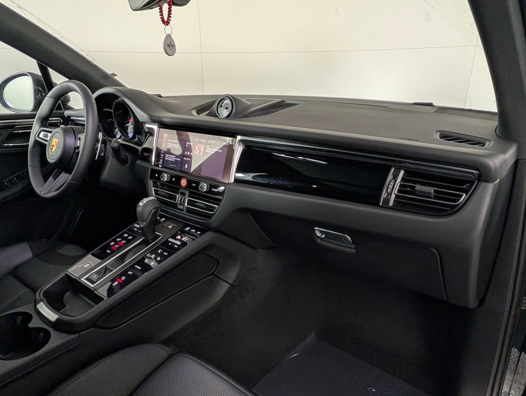 New 2026 Porsche Macan image 19