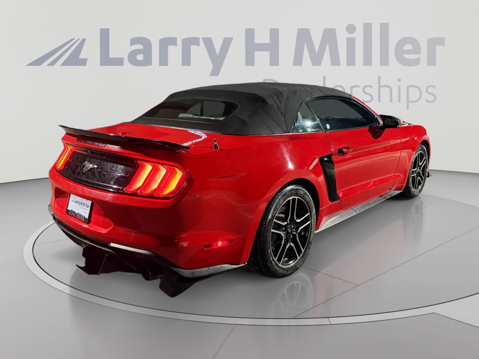 Used 2019 Ford Mustang Premium RWD image 5