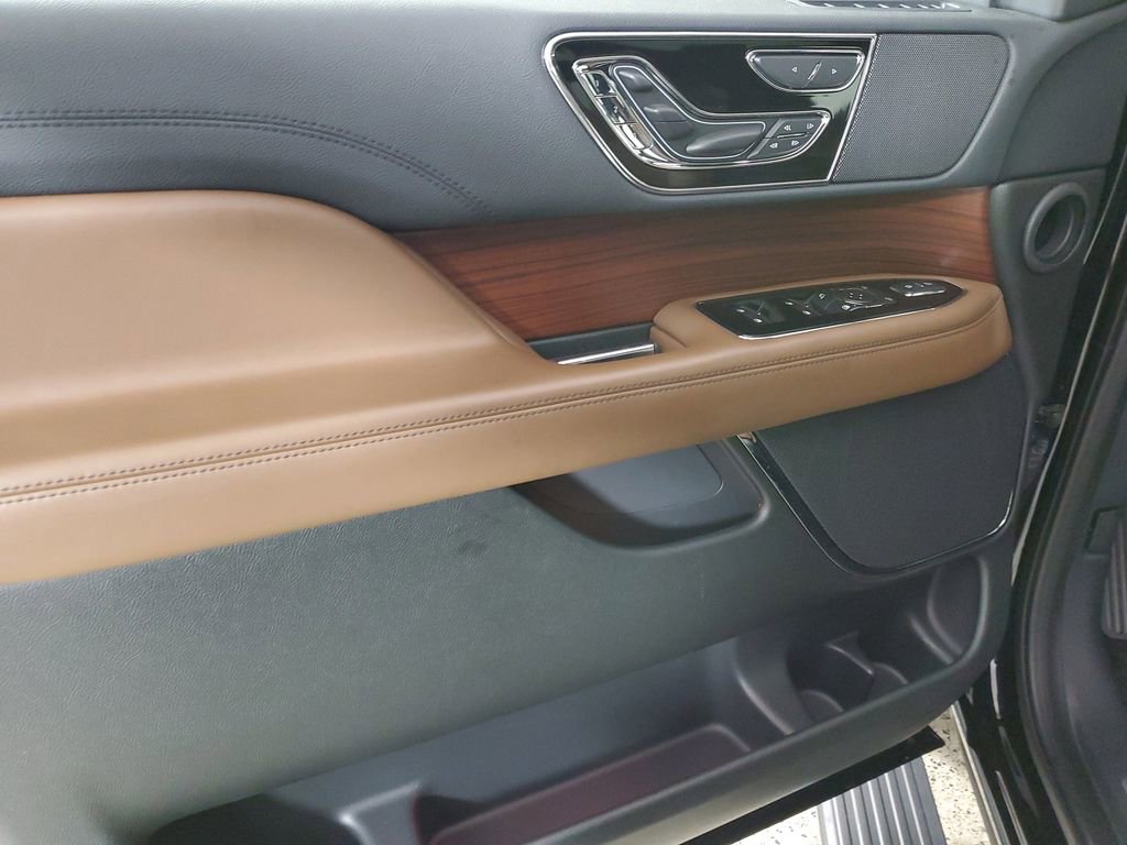 Used 2022 Lincoln Navigator Reserve w/ Monochromatic Package RWD image 18
