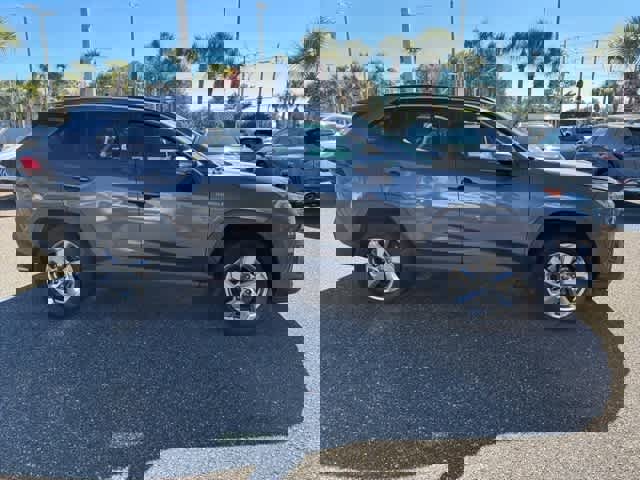 Used 2021 Toyota RAV4 XLE Premium image 8