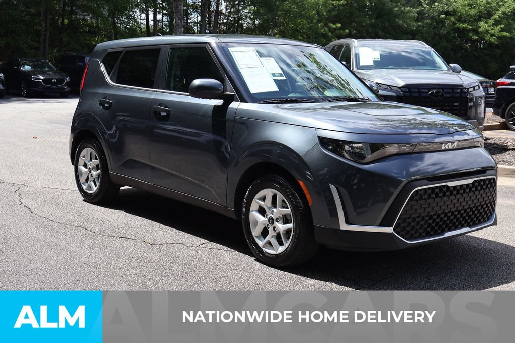 Used 2025 Kia Soul LX w/ LX Technology Package FWD image 4