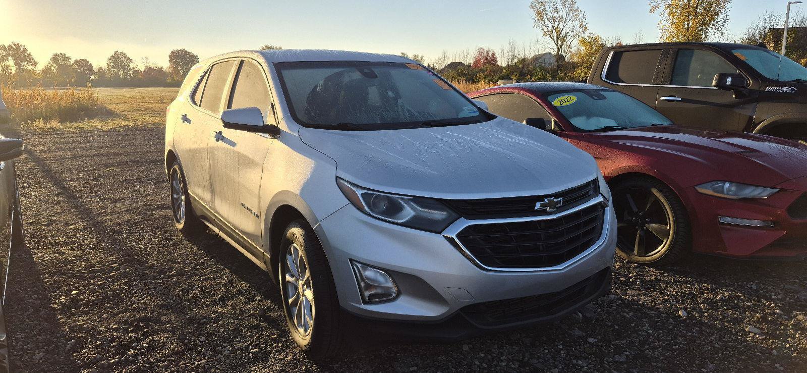 Used 2020 Chevrolet Equinox LT w/ Driver Convenience Package FWD image 2