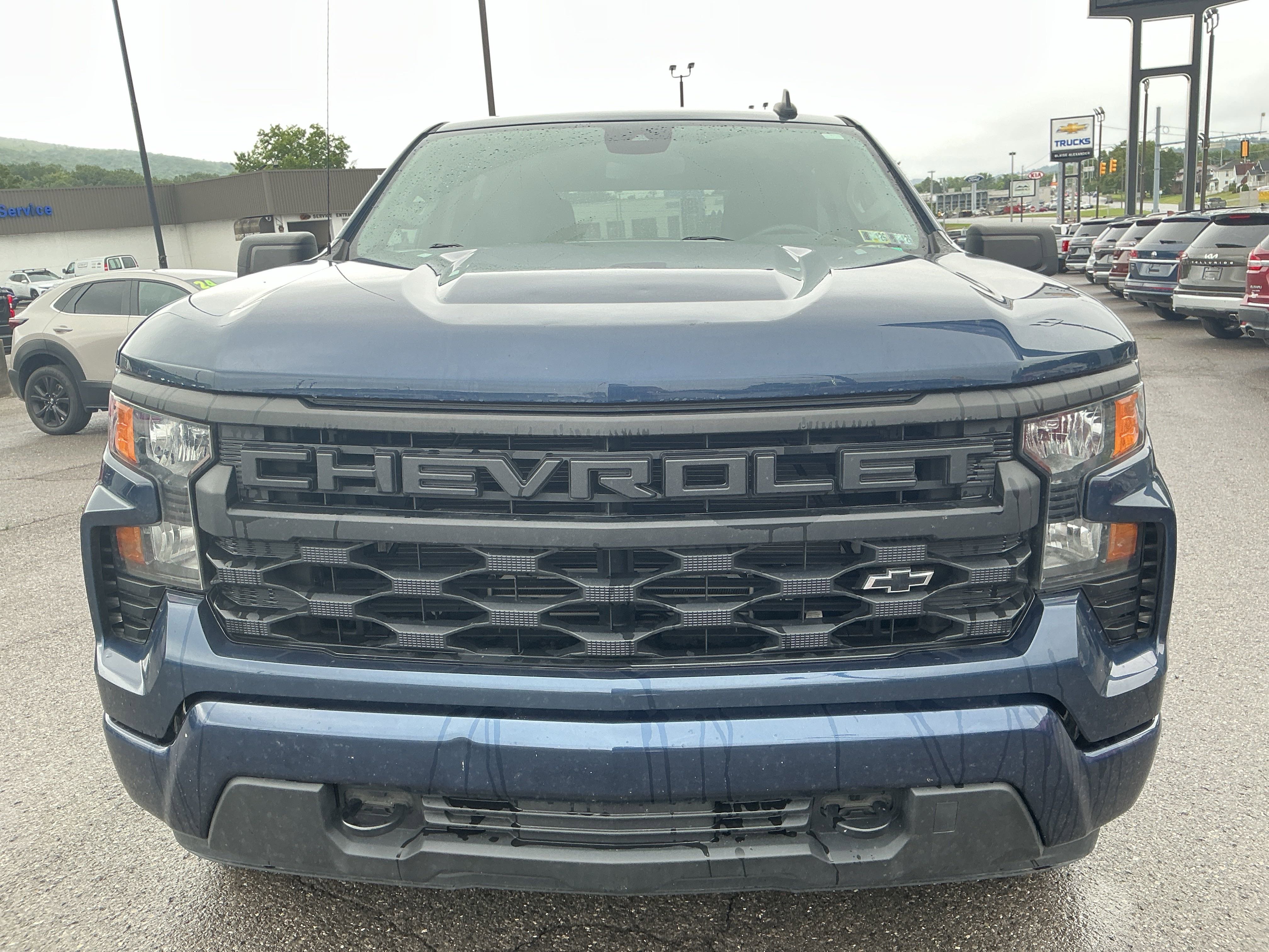 Used 2023 Chevrolet Silverado 1500 Custom w/ LPO, Dark Essentials Package image 5