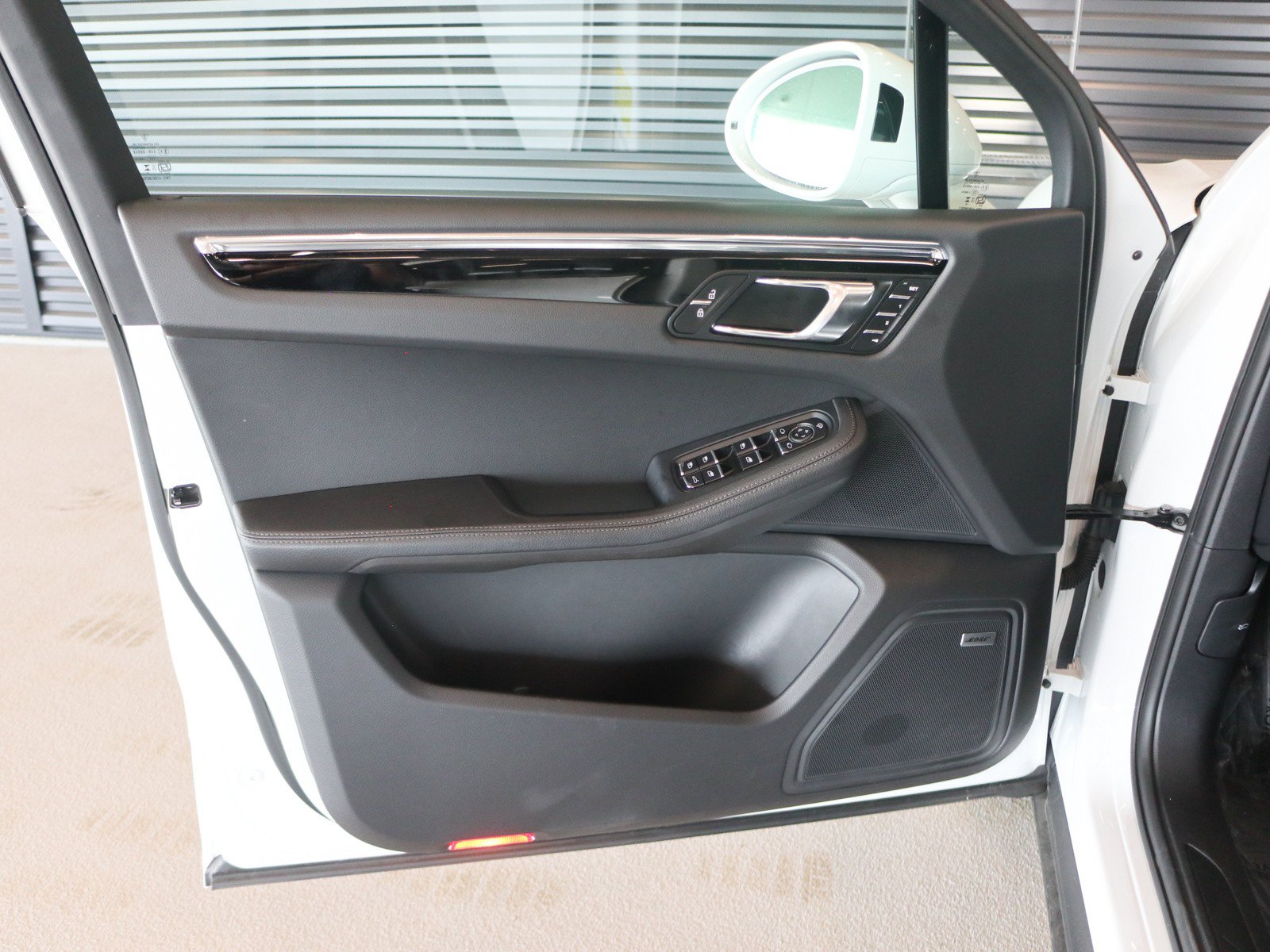 Used 2026 Porsche Macan AWD/4WD image 24