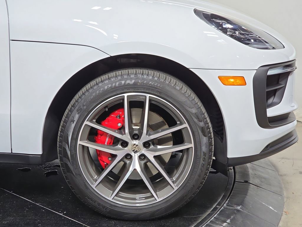 Certified 2024 Porsche Macan S image 11