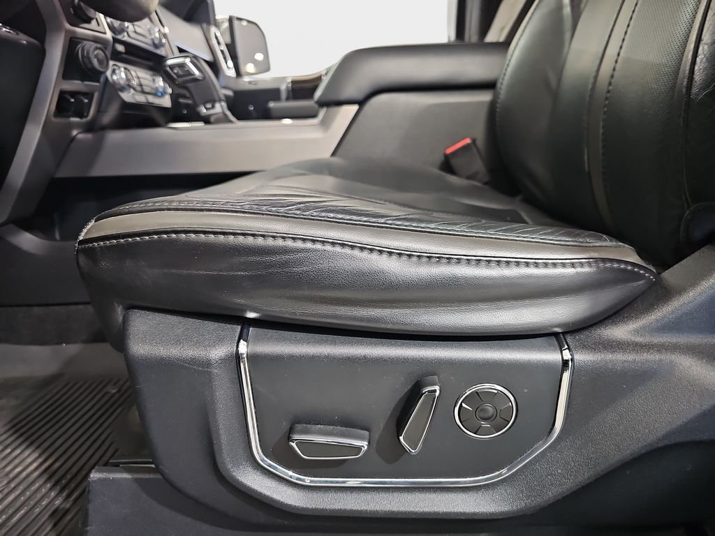 Used 2016 Ford F150 Platinum w/ Equipment Group 701A Luxury AWD/4WD image 30