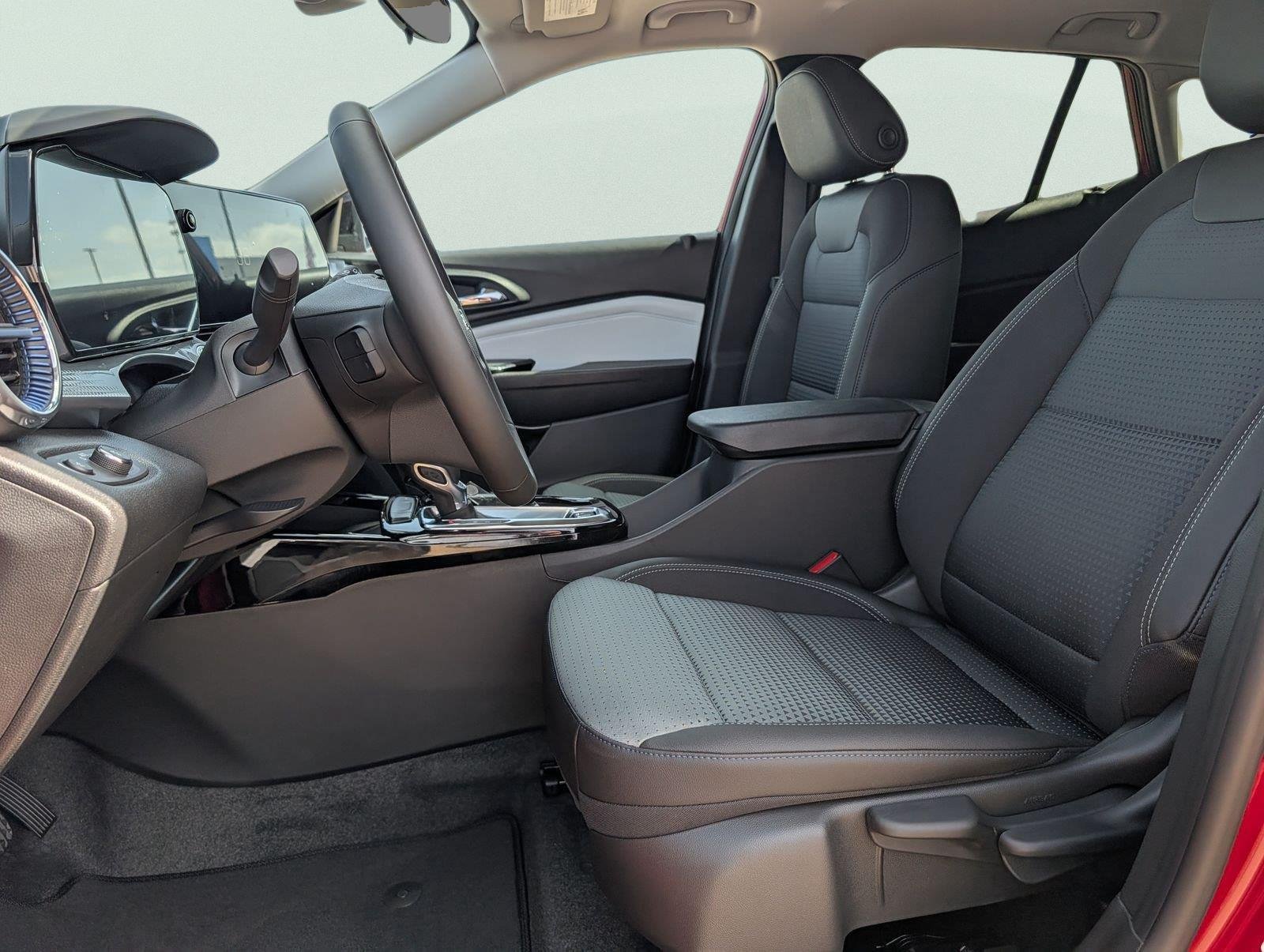 New 2026 Chevrolet Trax LT w/ Sunroof Package FWD image 9