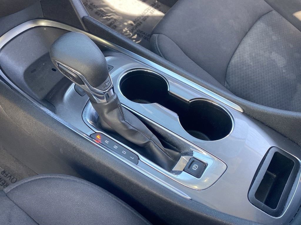 Used 2022 Chevrolet Malibu LT image 28