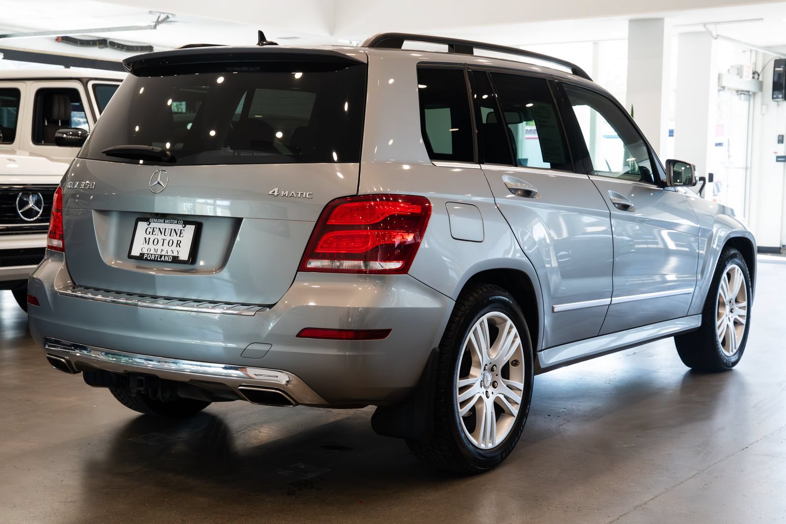 Used 2015 Mercedes-Benz GLK 350 4MATIC image 4