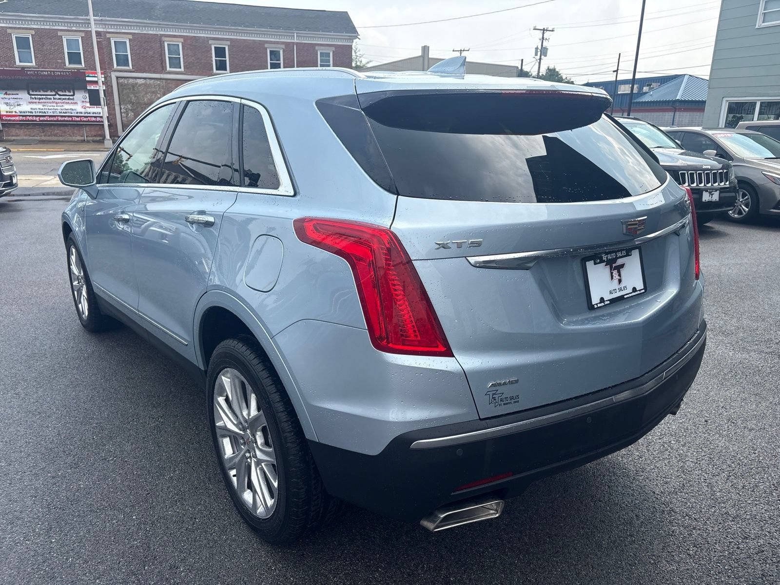 Used 2017 Cadillac XT5 Luxury w/ Driver Awareness Package AWD/4WD image 3