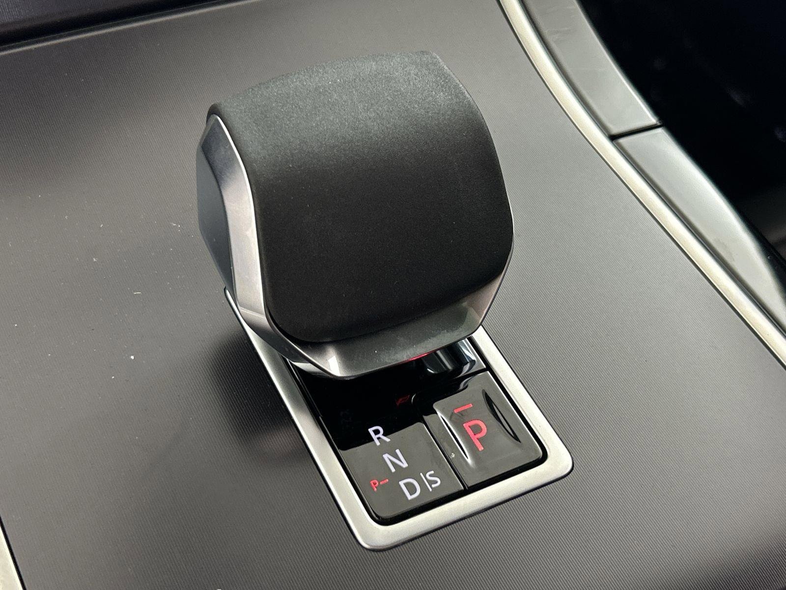 Certified 2026 Land Rover Range Rover Velar Dynamic SE image 16