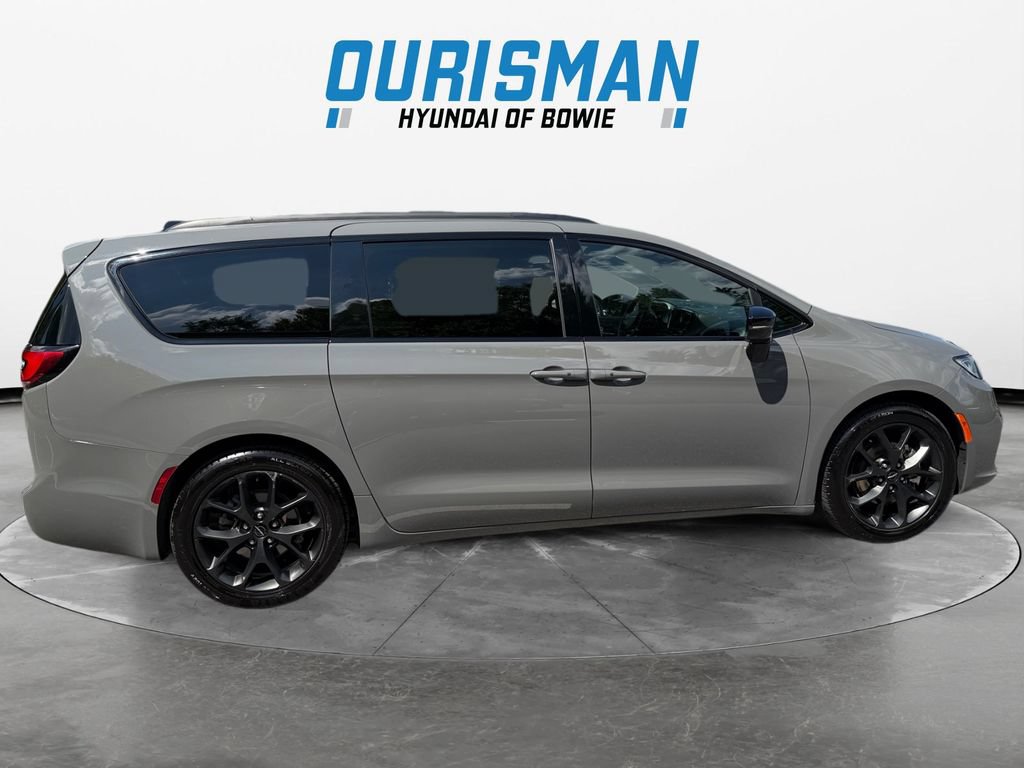 Used 2025 Chrysler Pacifica Limited FWD image 7