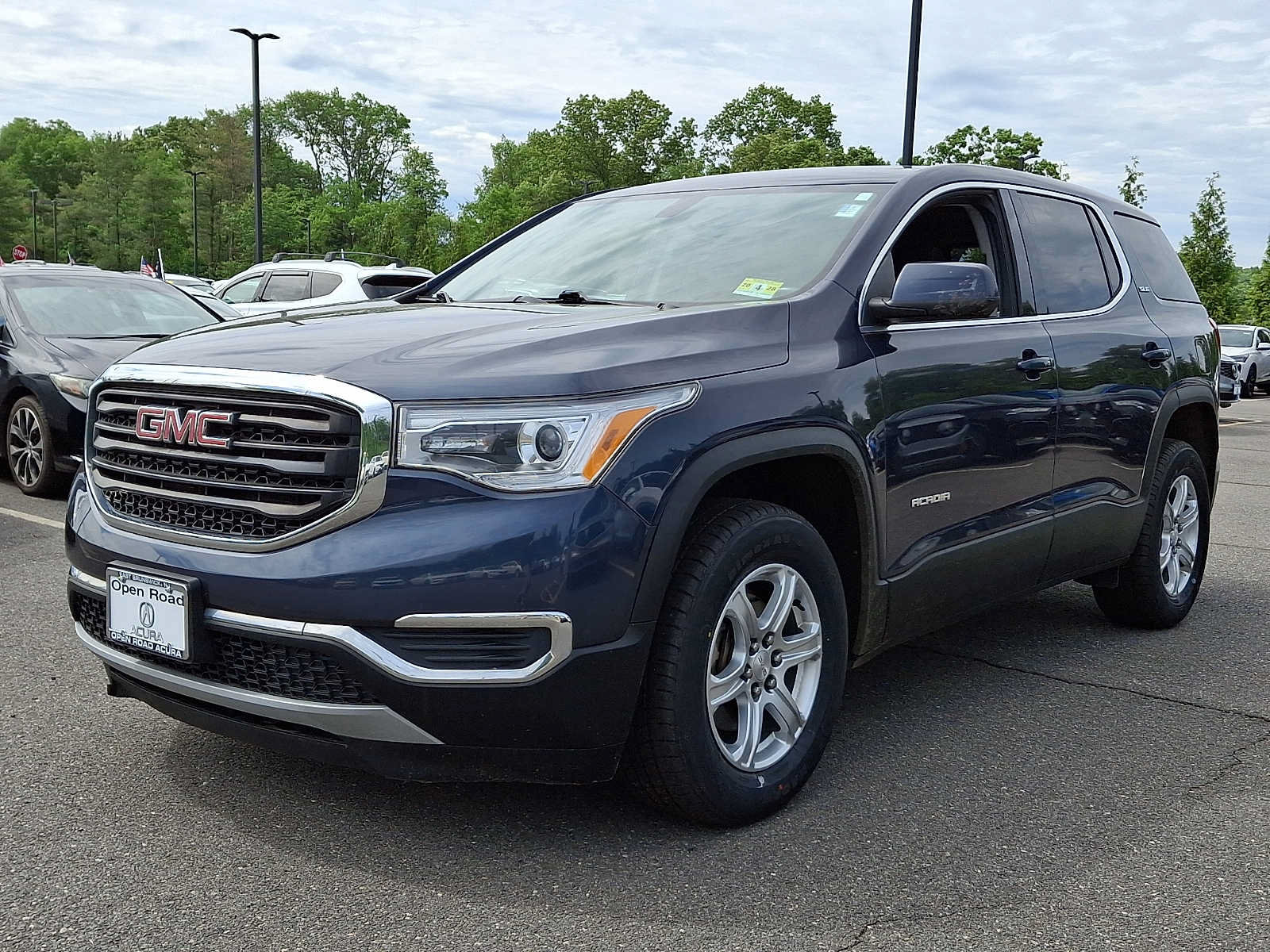 Used 2019 GMC Acadia SLE FWD image 3