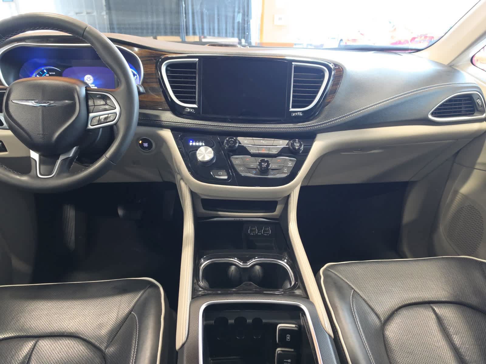 Used 2023 Chrysler Pacifica Limited FWD image 34