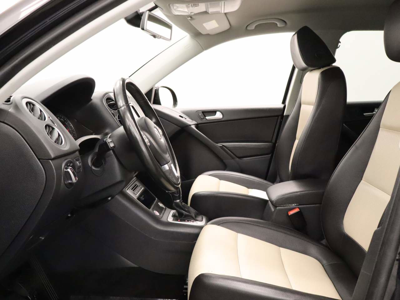 Used 2017 Volkswagen Tiguan S image 15