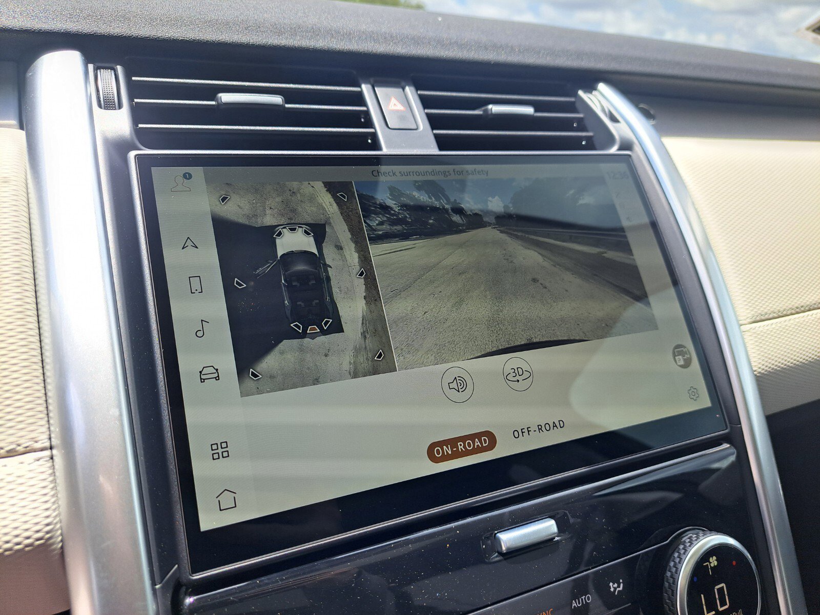 Certified 2025 Land Rover Discovery Dynamic SE image 15