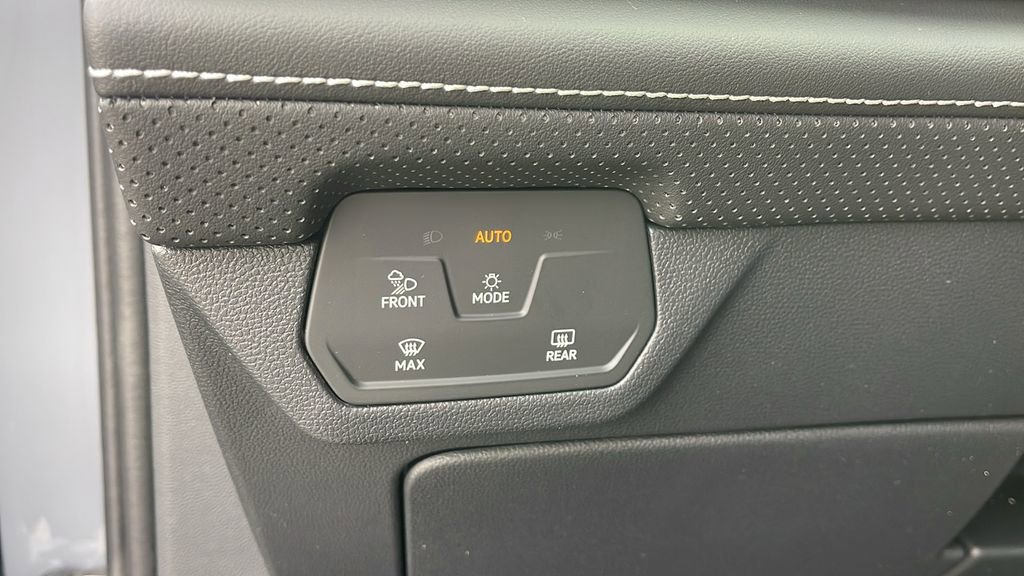 New 2026 Volkswagen Atlas SE FWD image 24