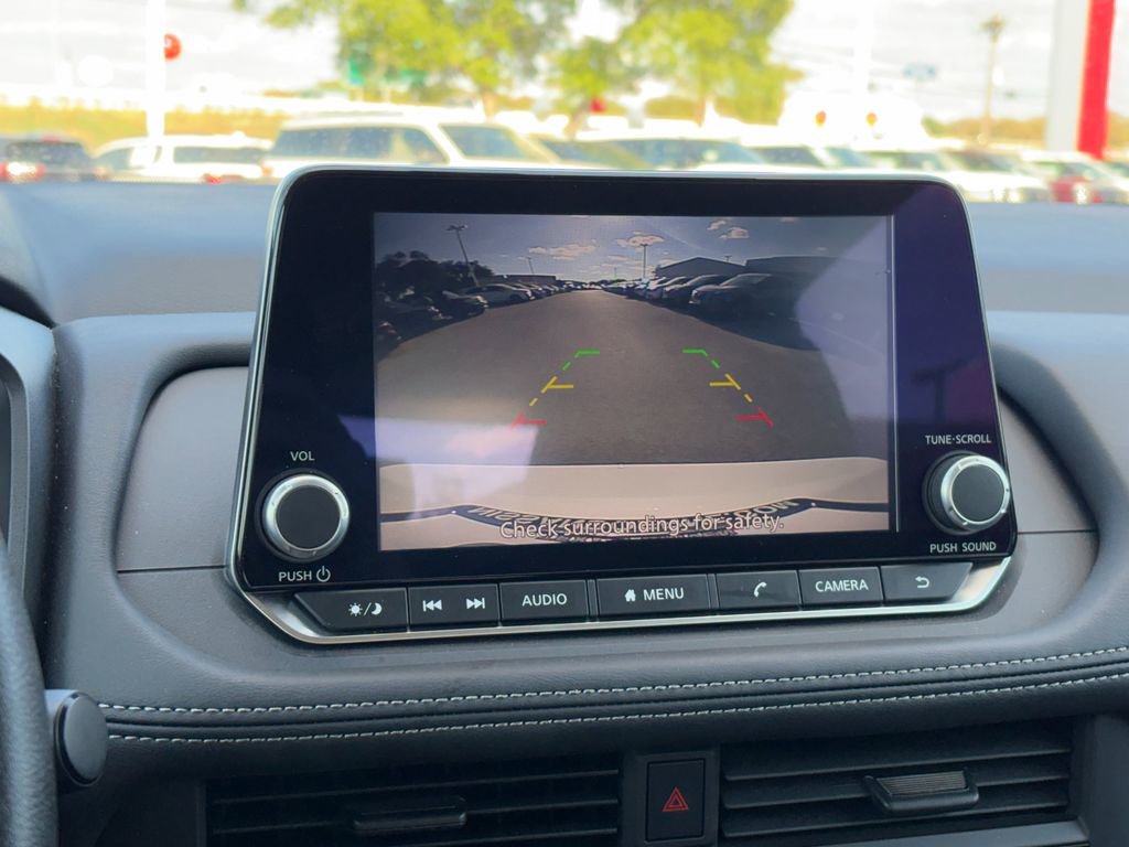 Used 2025 Nissan Rogue S image 18