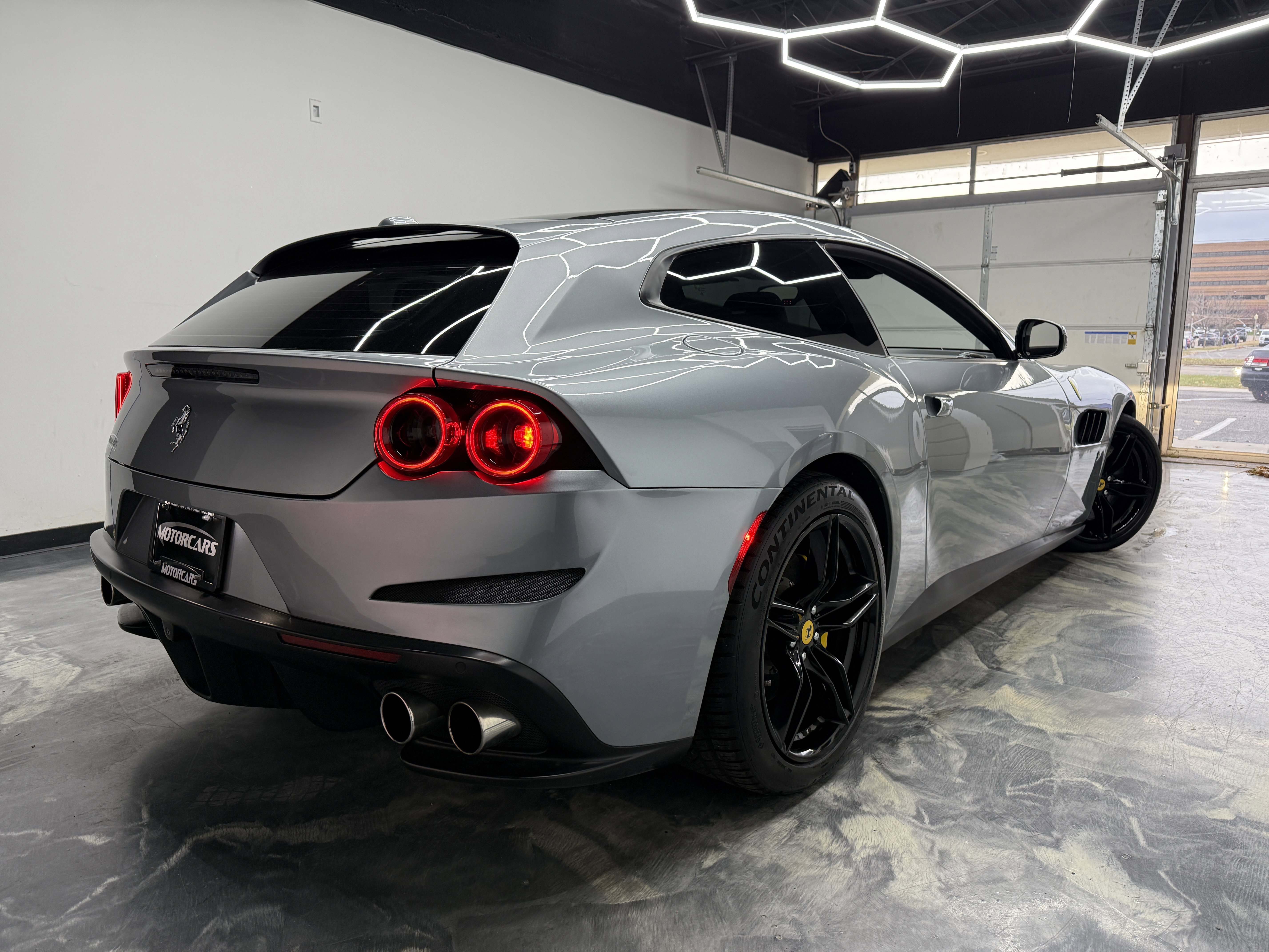 Used 2017 Ferrari GTC4Lusso image 5