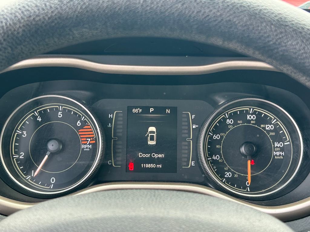 Used 2016 Jeep Cherokee Sport FWD image 21